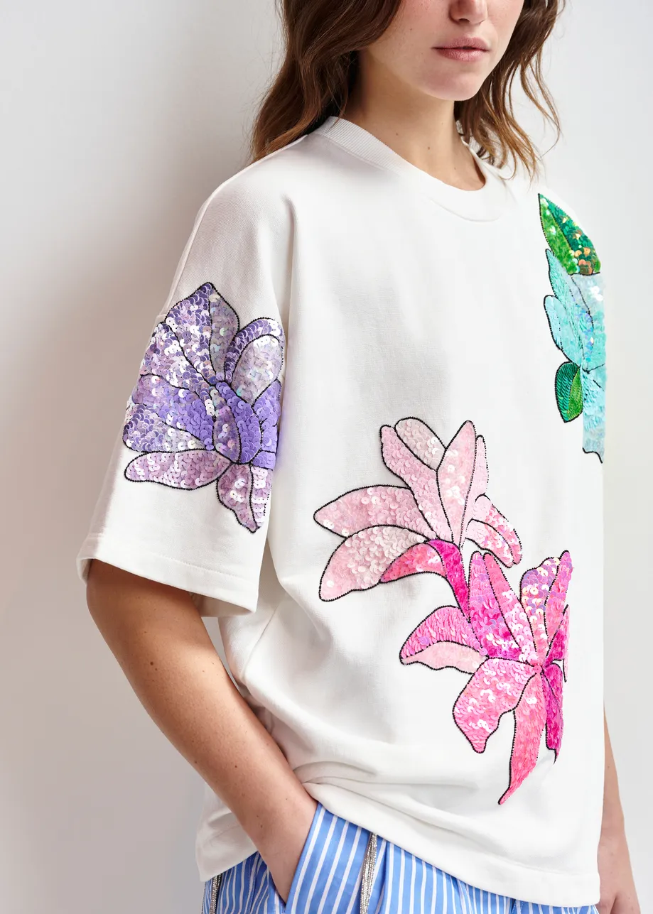 Witte sweater met kleurrijke geborduurde bloemen