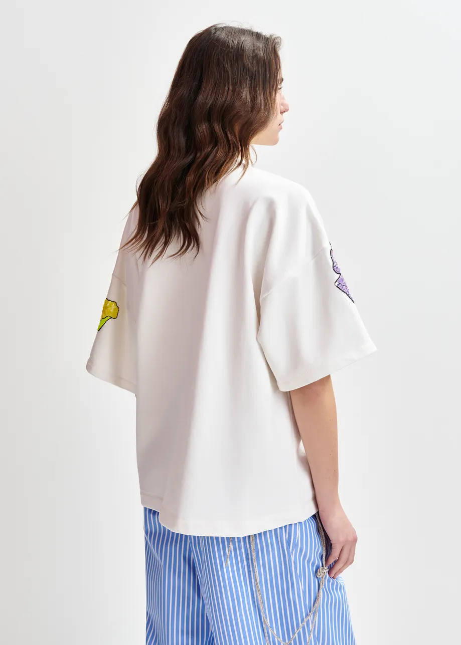 Witte sweater met kleurrijke geborduurde bloemen
