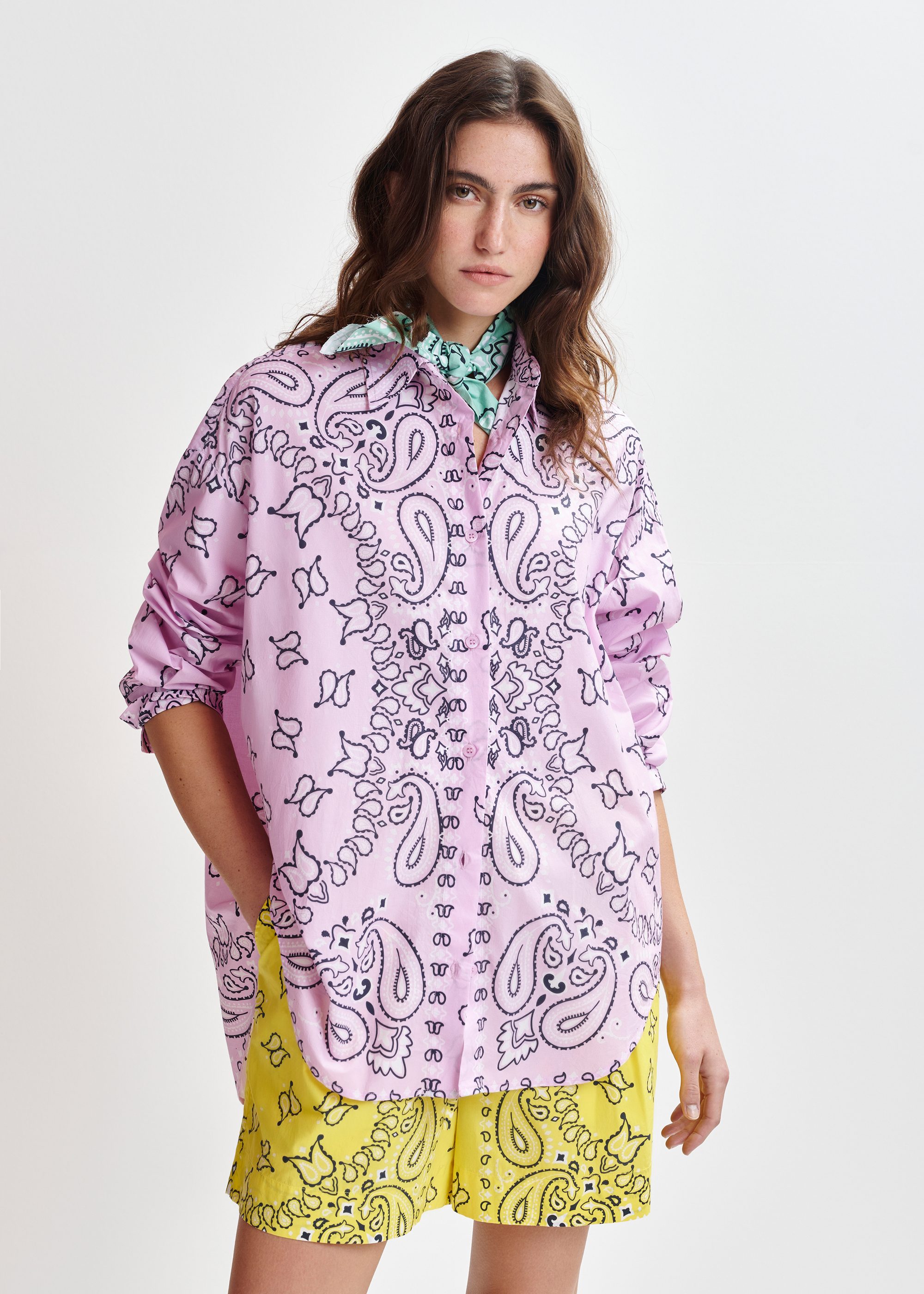 Lilac and black bandana print oversized cotton shirt | Essentiel