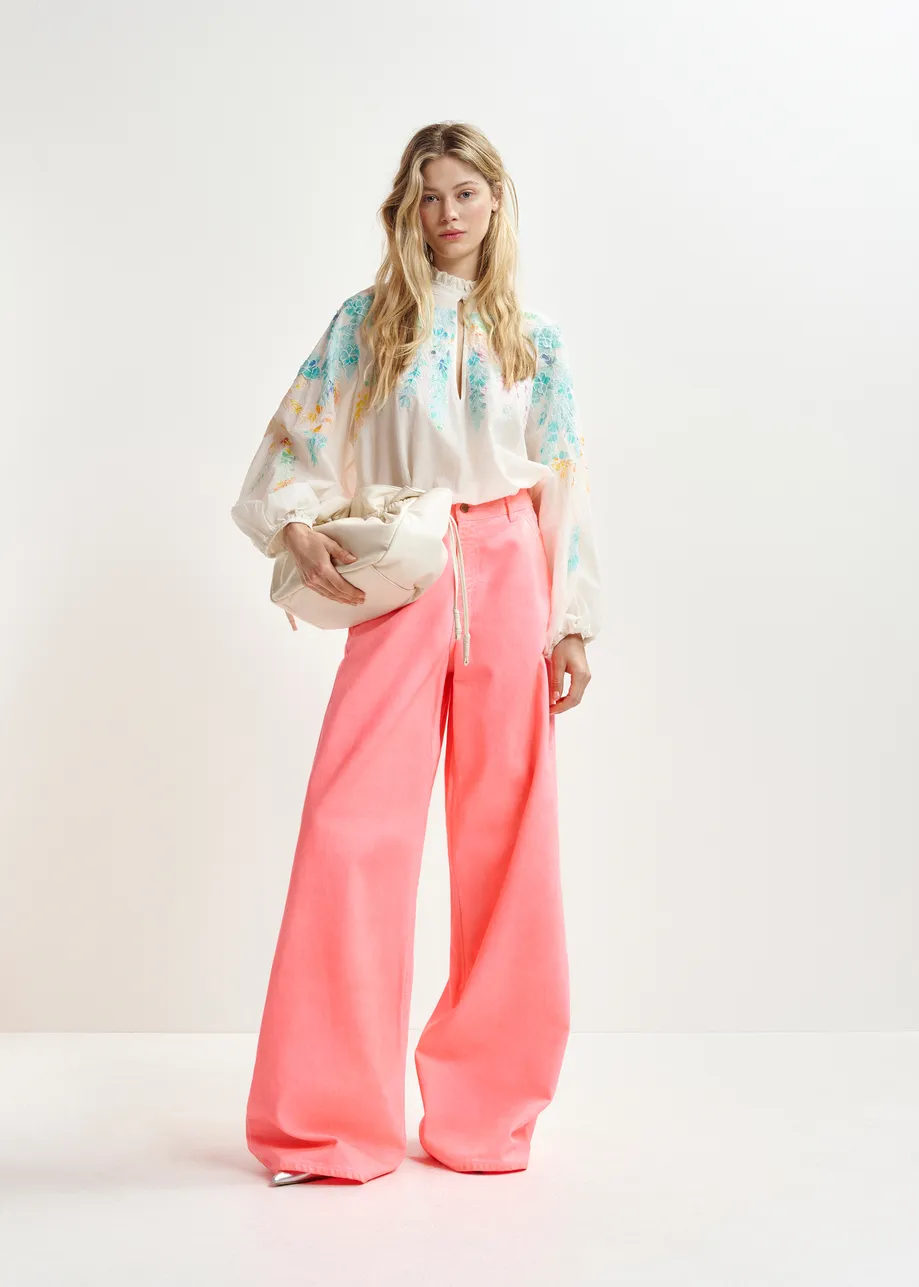 Top de algodón con bordado floral y cuello mao, blanco roto, naranja y rosa