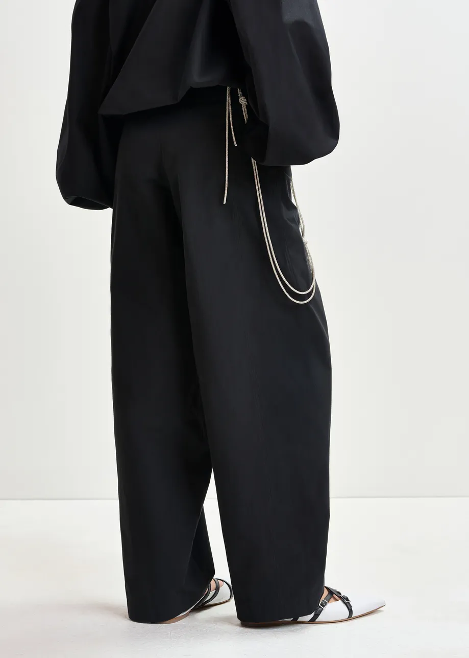 Zwarte tapse broek met strasriem