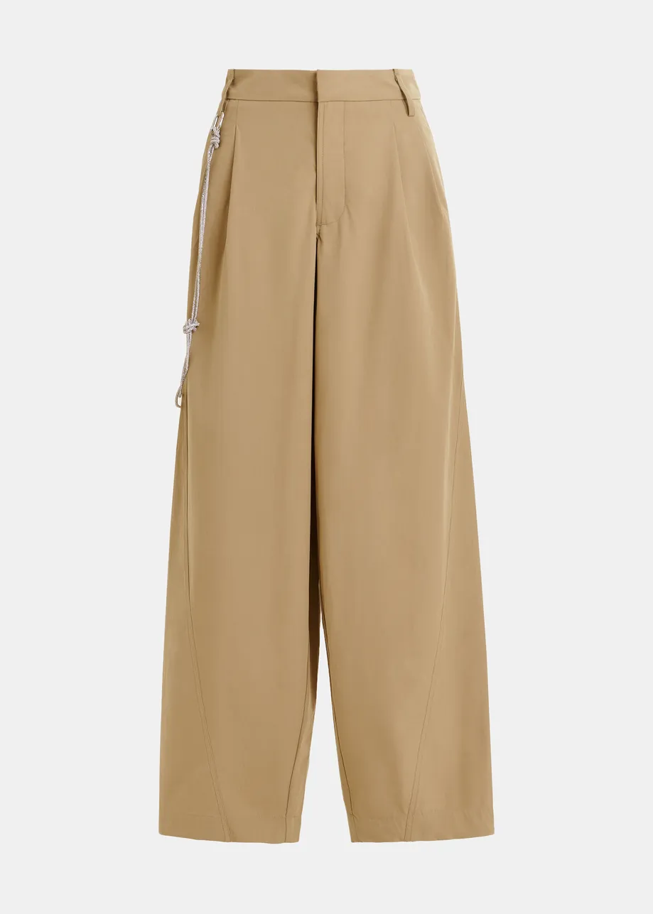 Braune Karottenhose mit Strassgürtel