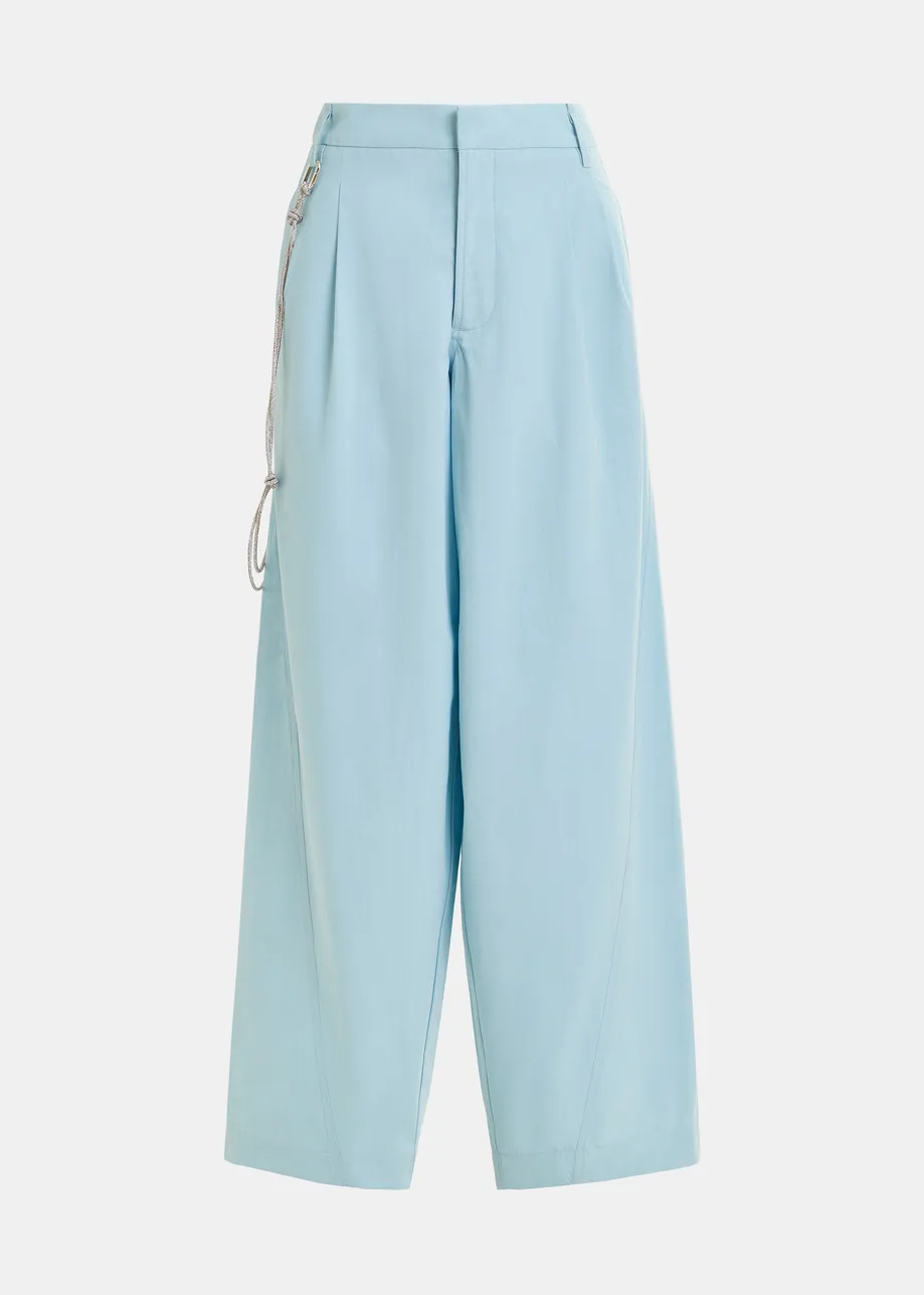 Pantalone verde acqua con gamba affusolata e cintura con strass
