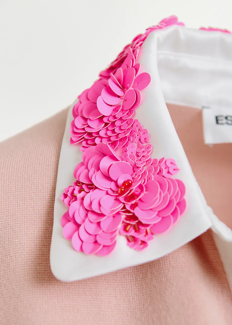 Polo rosa chiaro, rosa acceso e bianca con decorazioni di paillettes e perline