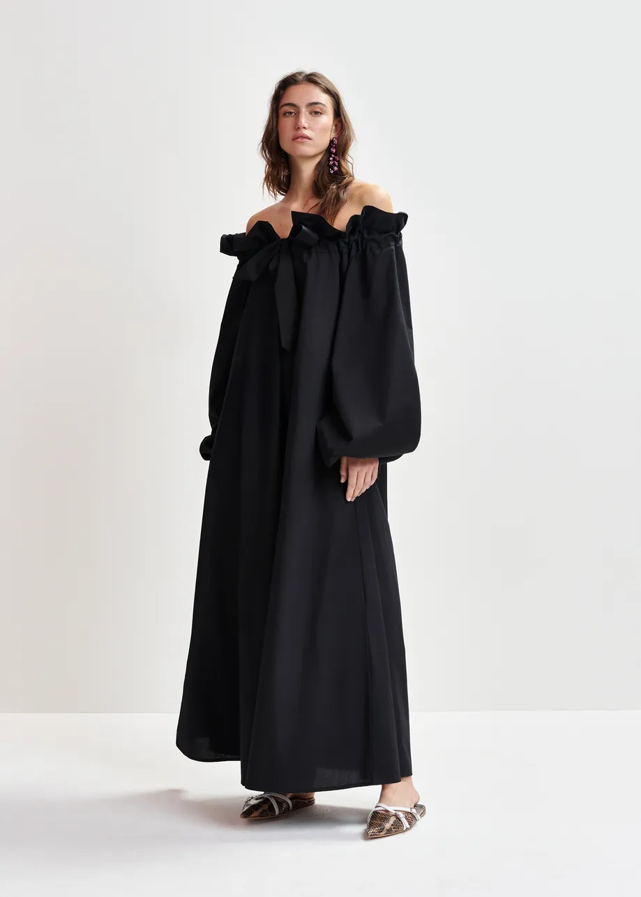 Schwarzes Baumwoll-Maxikleid mit voluminösen Ärmeln und verstellbarem Ausschnitt