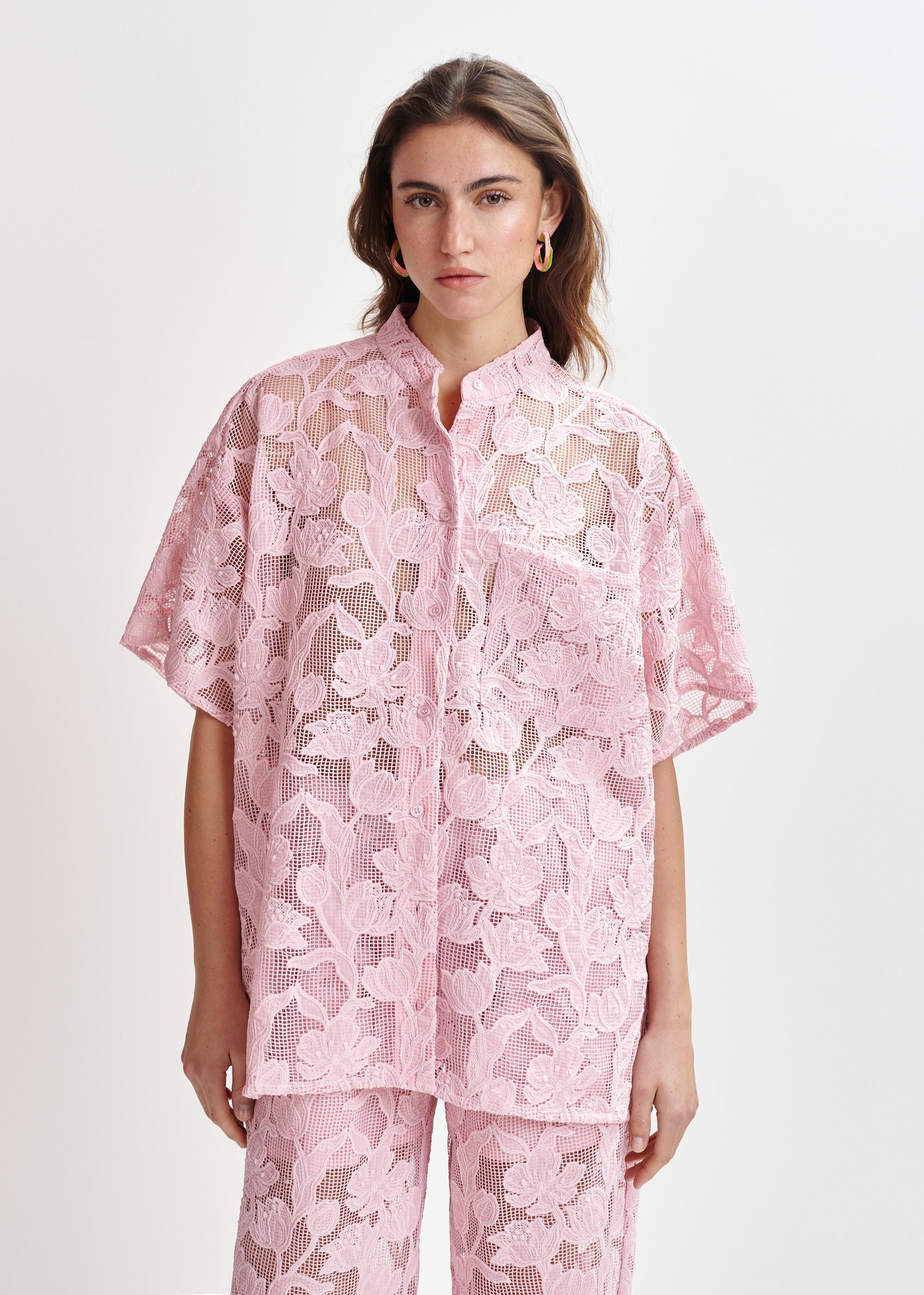 Light pink shirt with lace embroideries | Essentiel Antwerp United