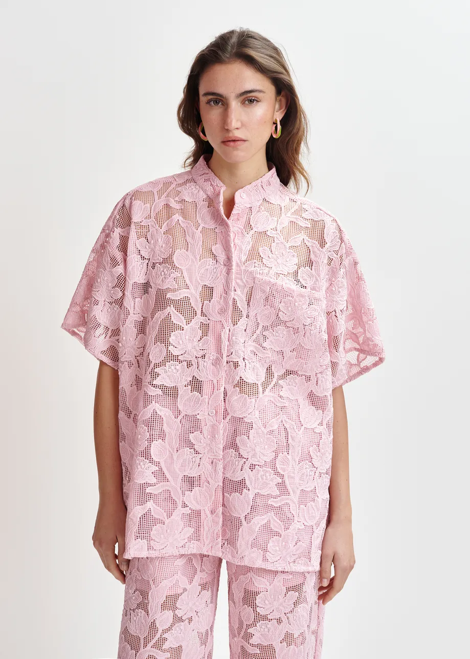 Camicia rosa chiaro con ricami in pizzo