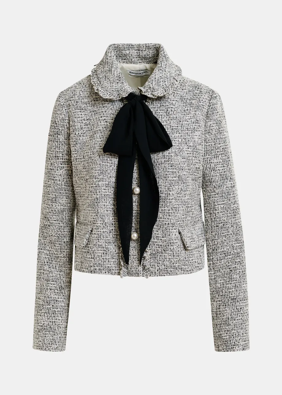 Schwarz-weiße Jacke mit Perlenknöpfen und Schluppe