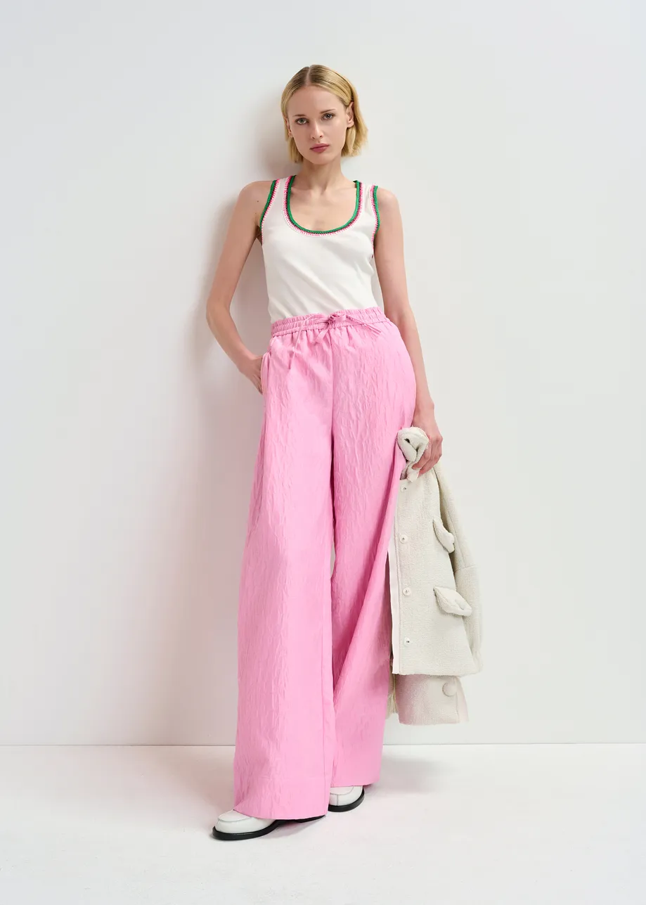 Pantalon large en jacquard fleuri rose