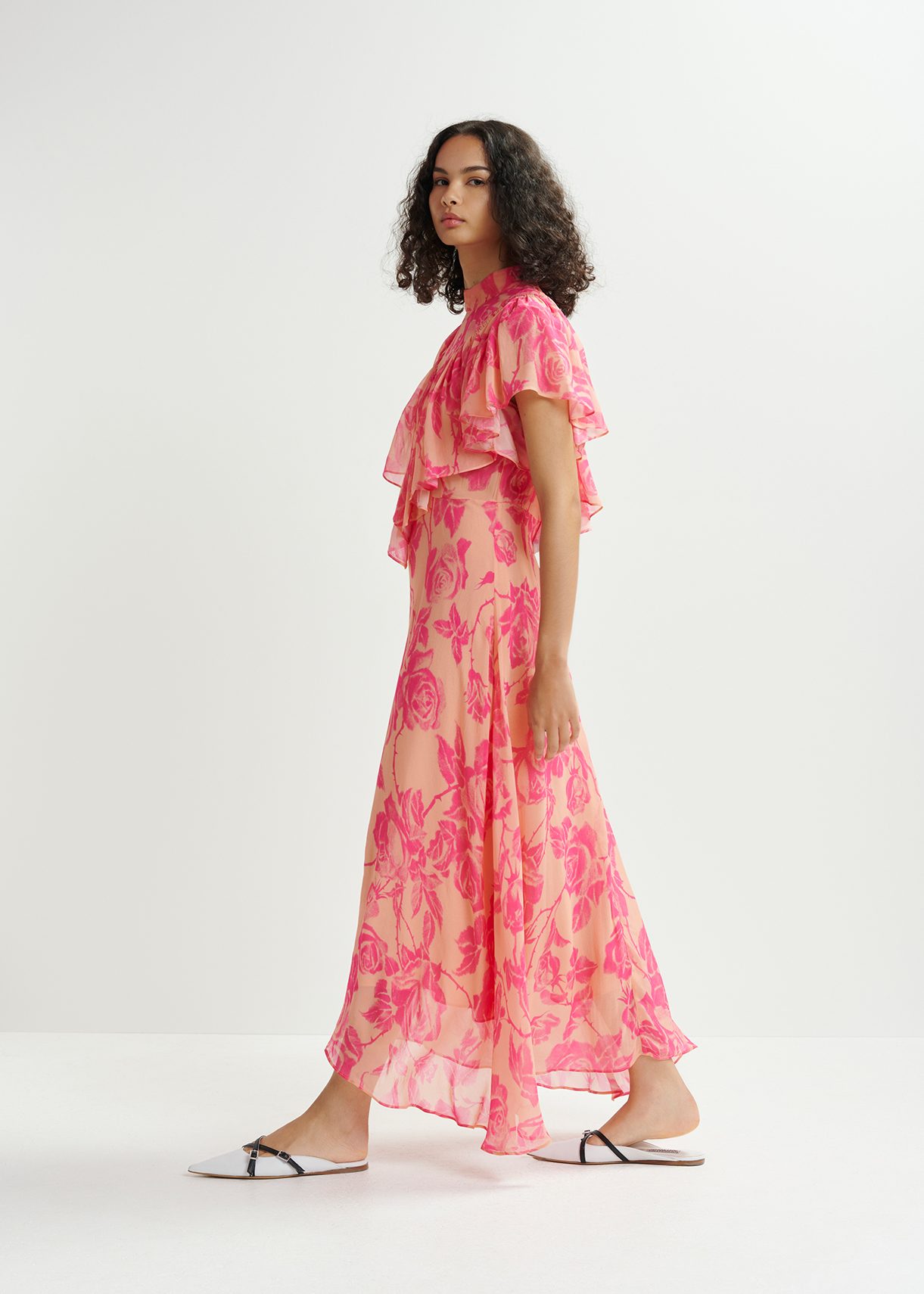 ワンピース [ESSENTIEL ANTWERPILLIGO] Flower midi dress Beige and pink asymetrical midi dress with ruffle details