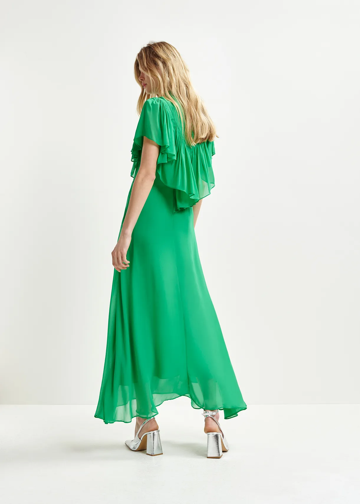 Green asymetrical midi dress with ruffle details | Essentiel Antwerp Europe Green asymetrical midi dress with ruffle details | Essentiel Antwerp Europe