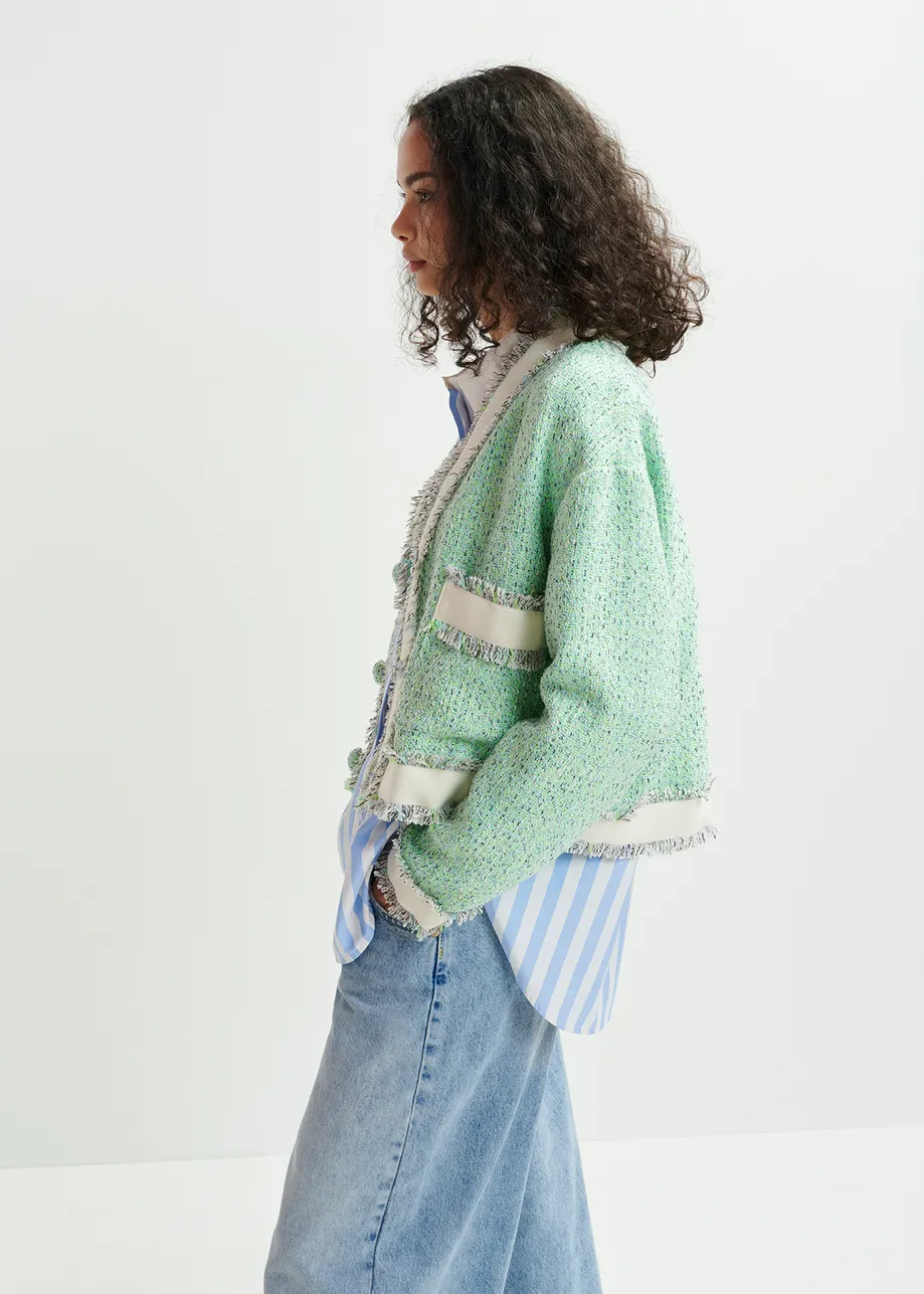 Korte muntgroene, witte en grijze cardigan in tweed