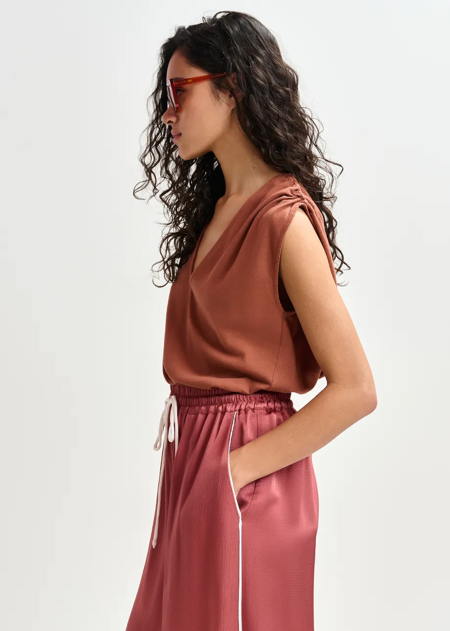 Brown sleeveless cotton-linen blend T-shirt