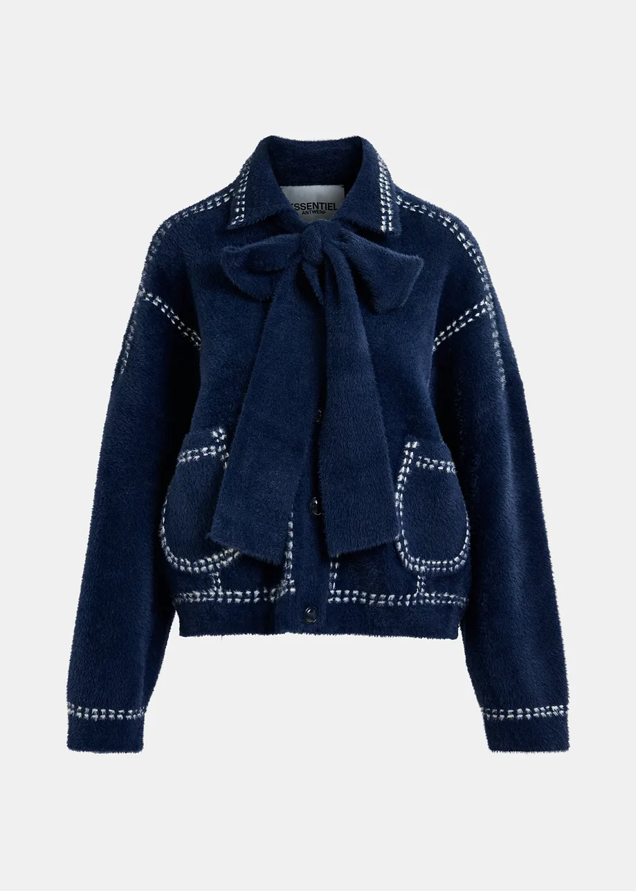 Donkerblauwe cardigan met contrasterende stiksels en sjaal