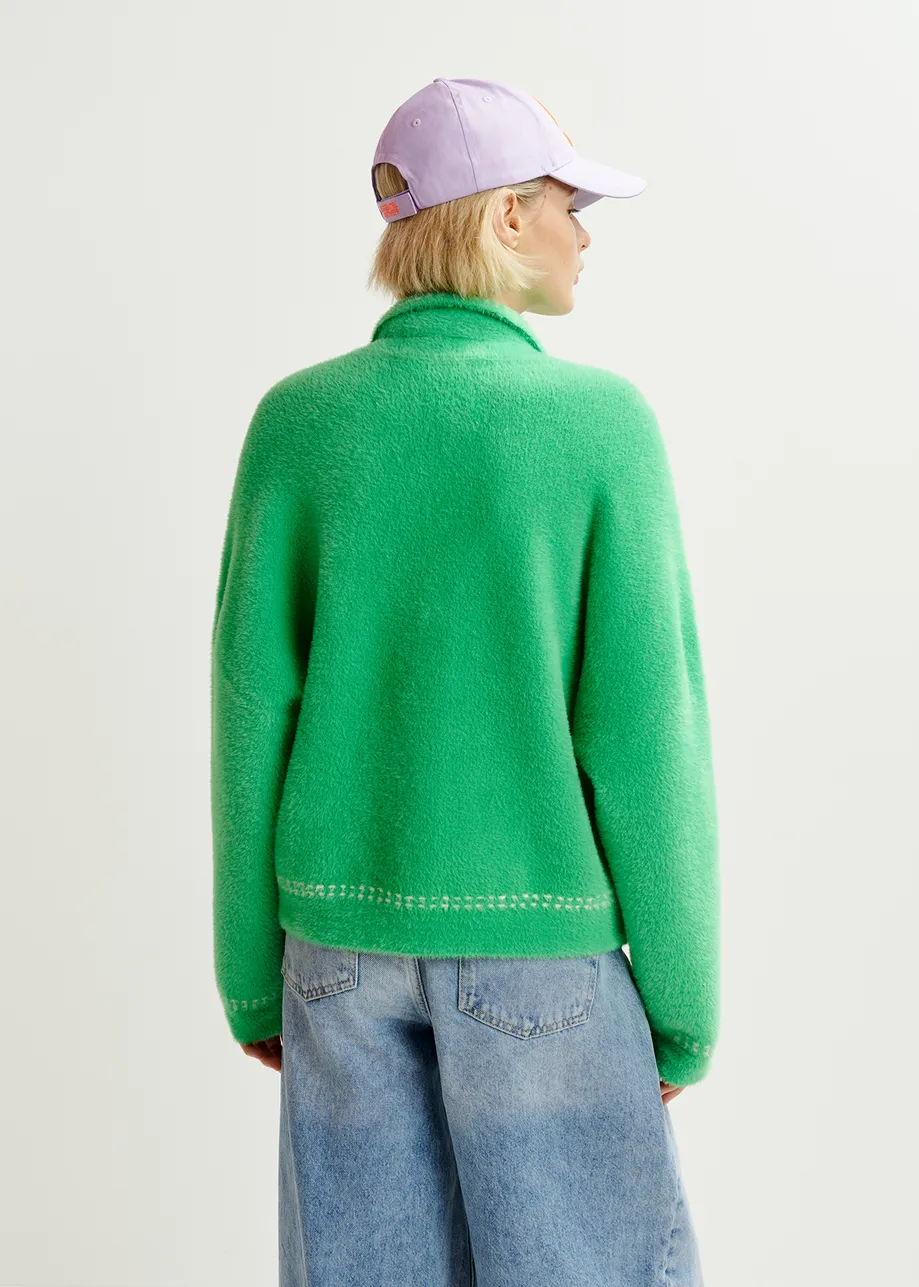 Groene cardigan met contrasterende stiksels en sjaal