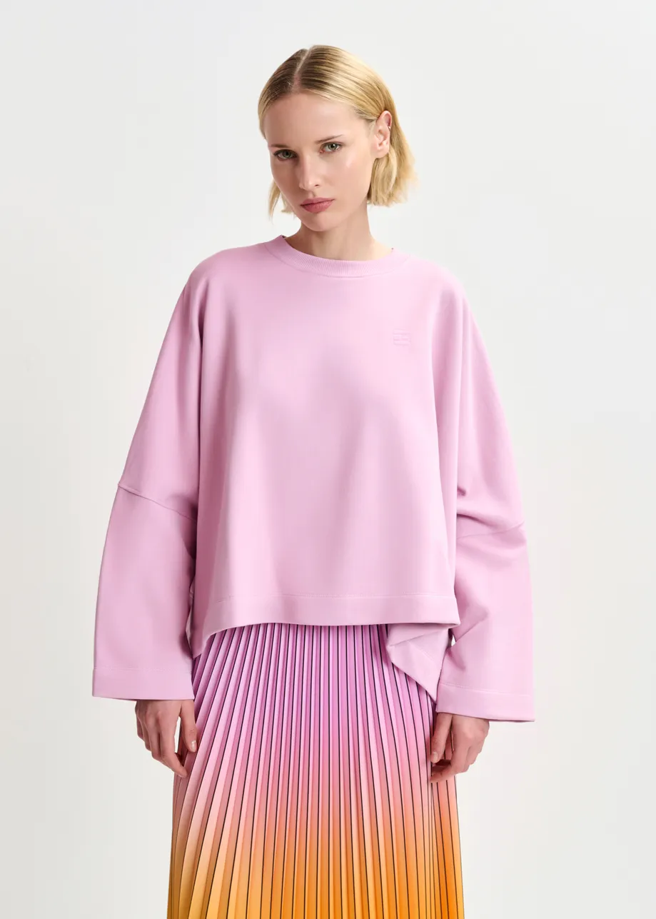 Pink short-sleeved sweatshirt with E-shaped embroidery