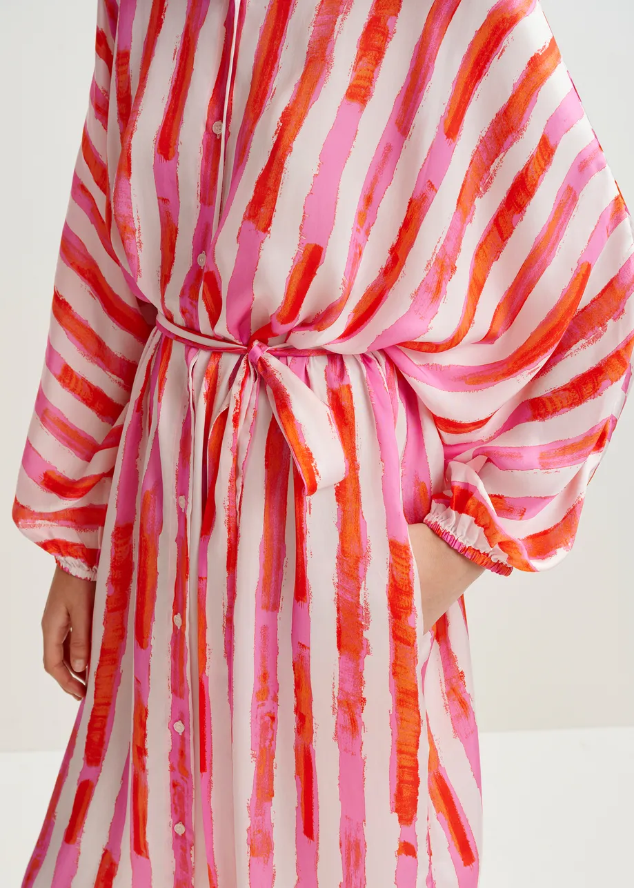 Robe mi-longue à col mandarin et rayures rose et rouge