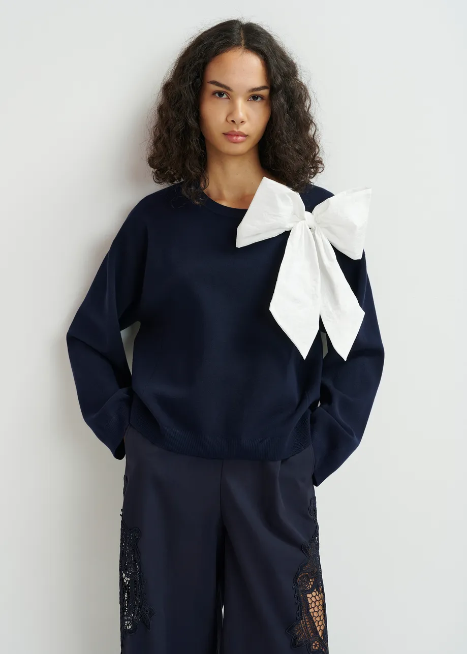  Dark blue and white sweater with removable bow detail