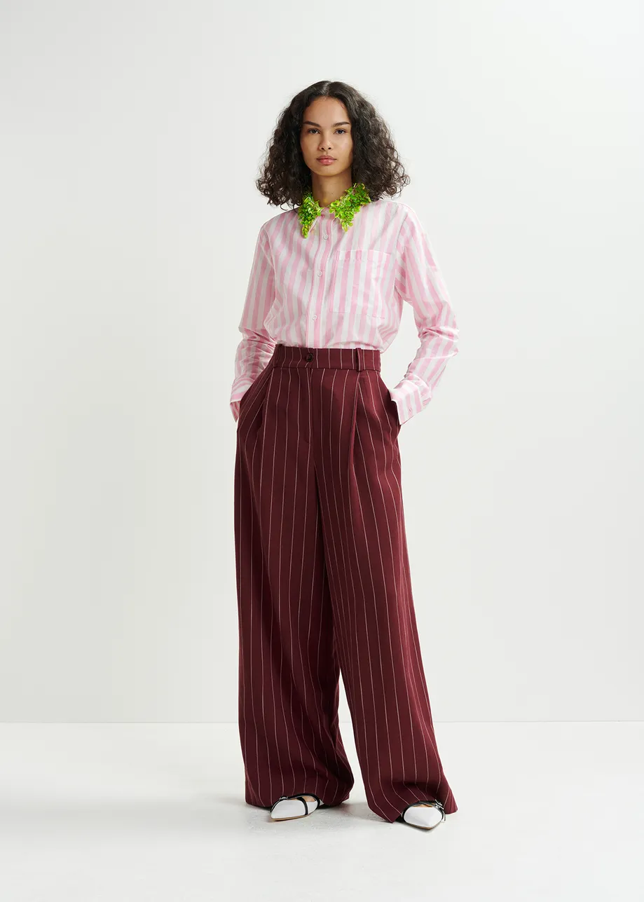 Bordeaux en witte wijde broek met pinstripes