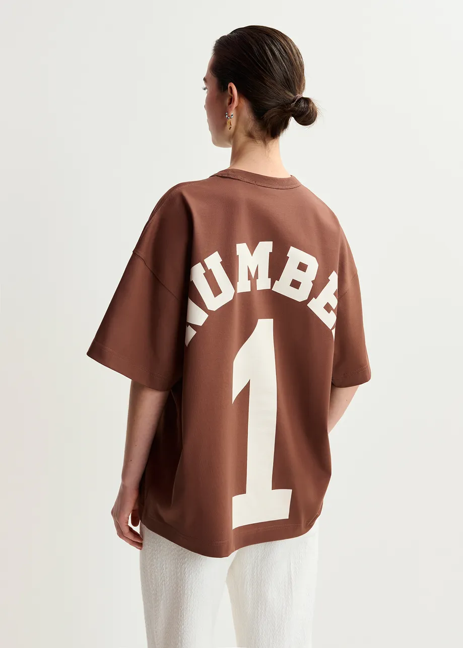 T-shirt bordeaux in cotone biologico con stampa "Number 1".