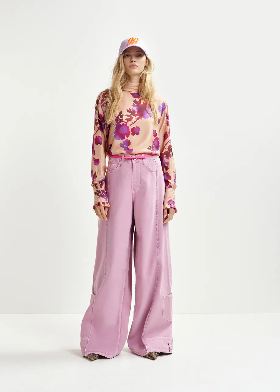 Top de seda con estampado floral, rosa empolvado y morado