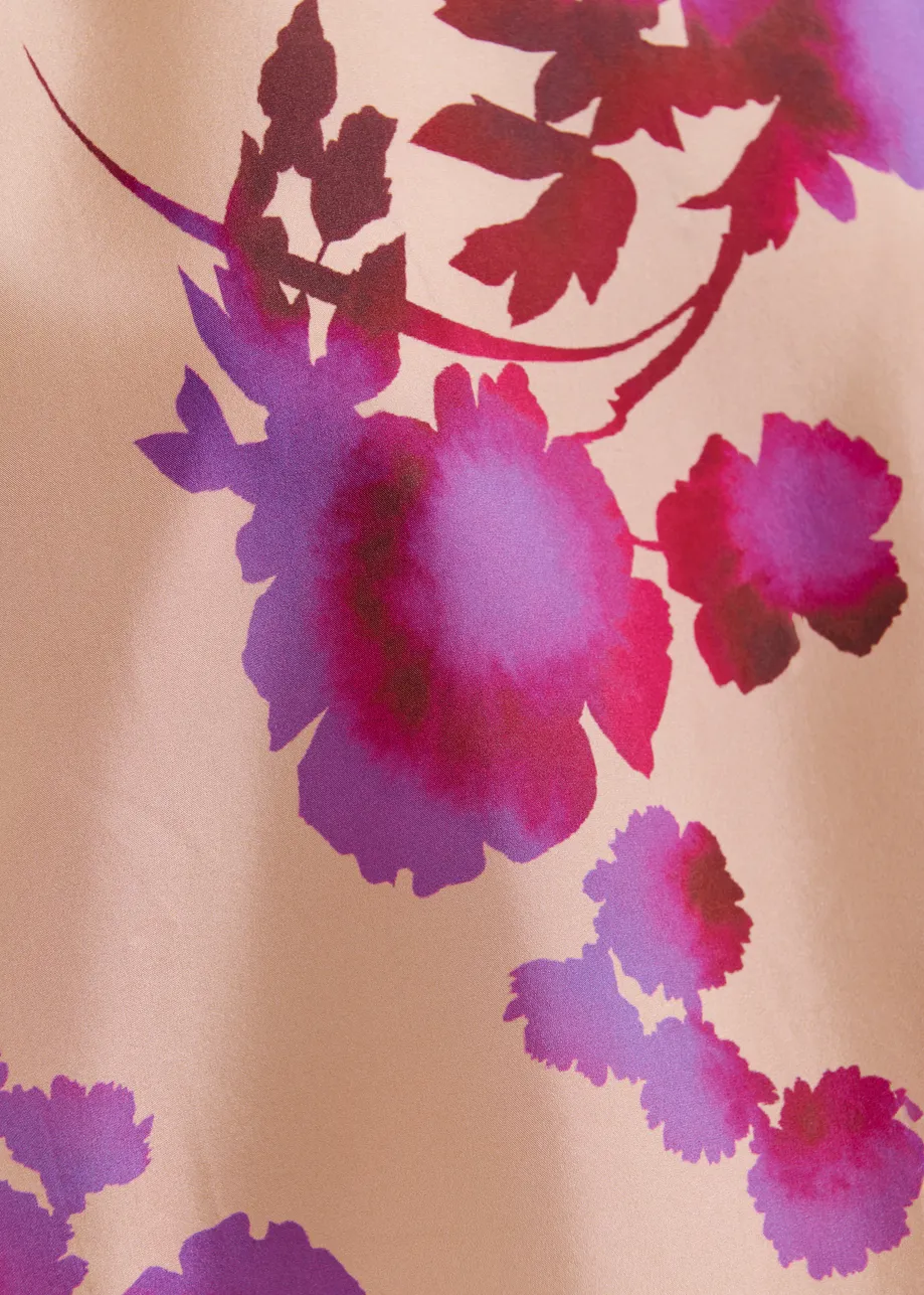 Top de seda con estampado floral, rosa empolvado y morado