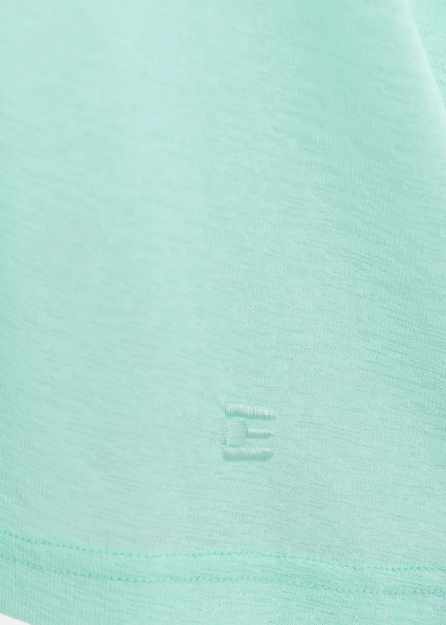Light blue t-shirt with back panel