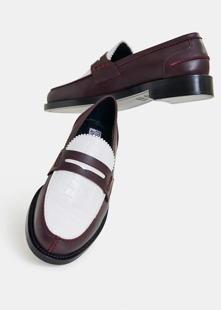 Mocassins en cuir bordeaux et blanc effet croco