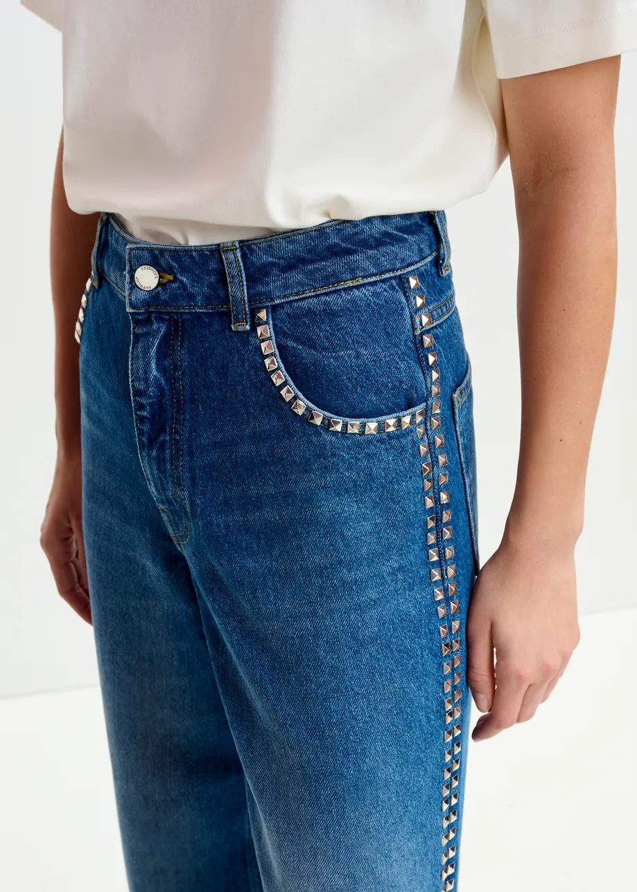  Donkerblauwe rechte jeans met studs