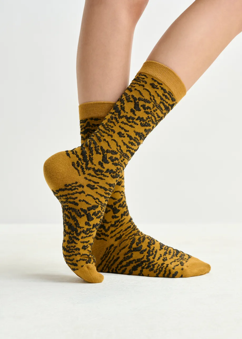 Brown and black tiger jacquard-knit mid-length socks
