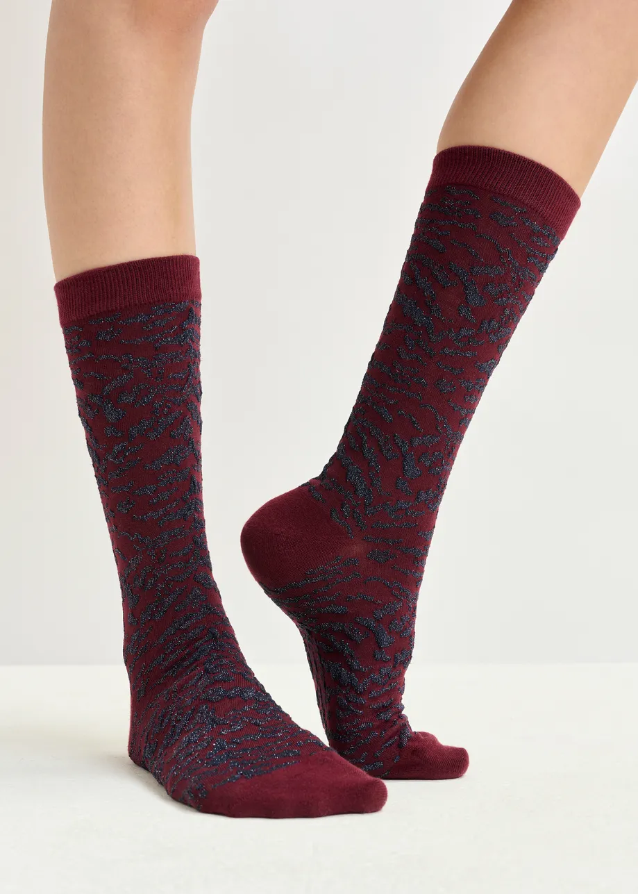 Burgundy and black tiger jacquard-knit mid-length socks