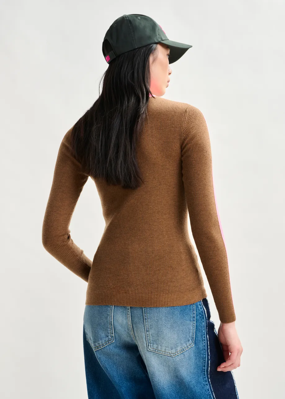 Pull à col roulé brun et rose