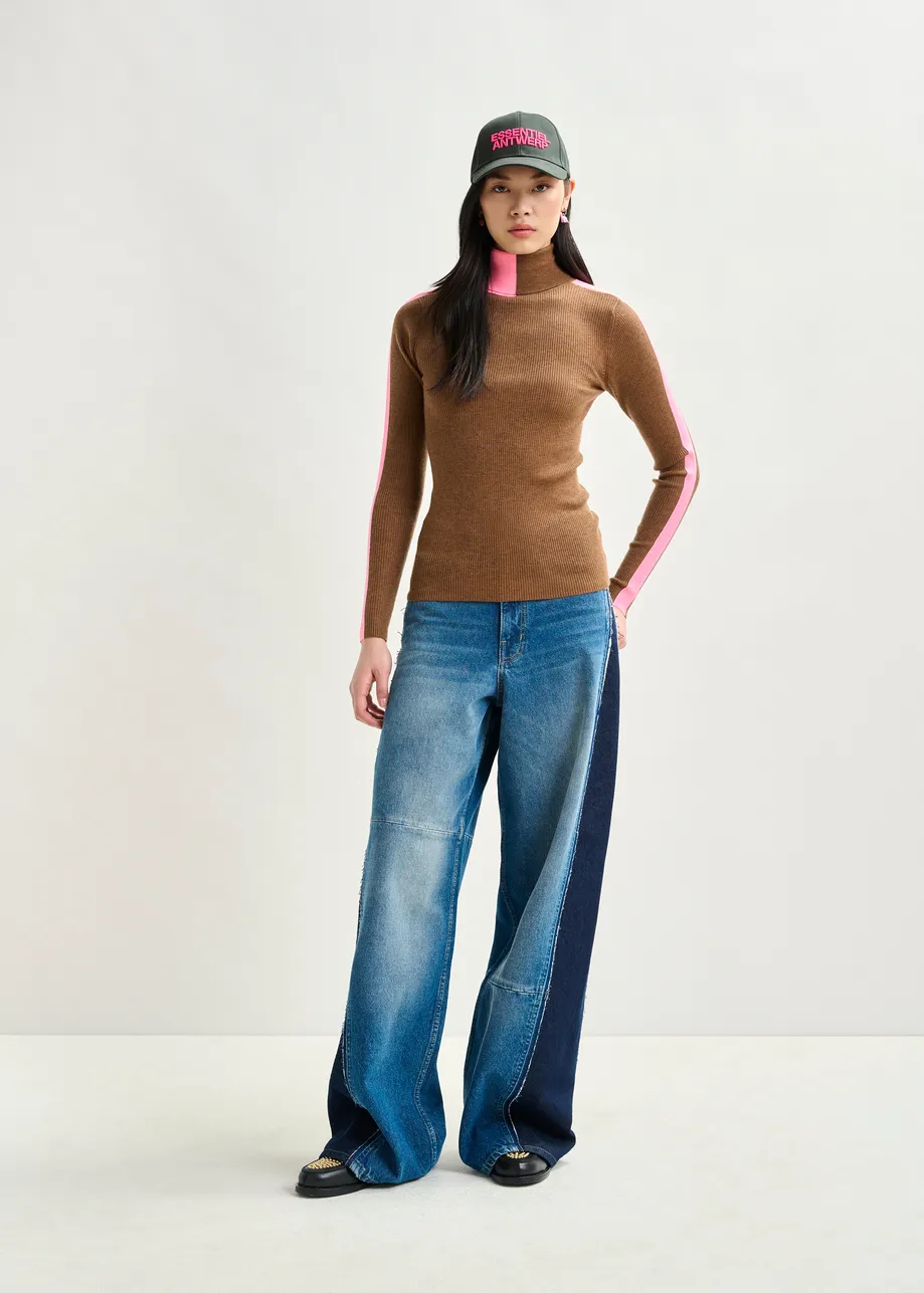 Pull à col roulé brun et rose