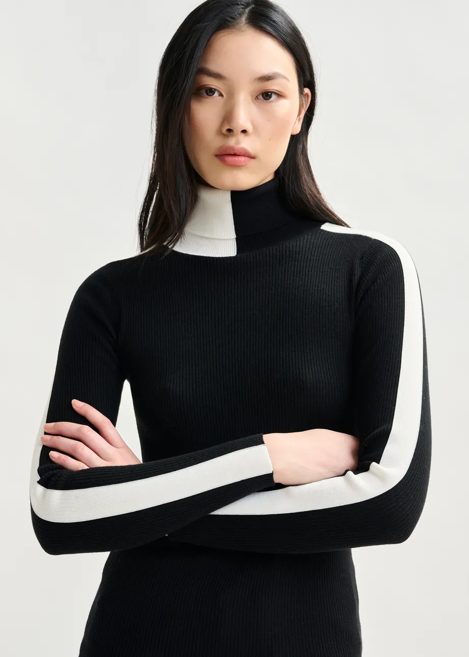 Pull à col roulé brun foncé et bleu