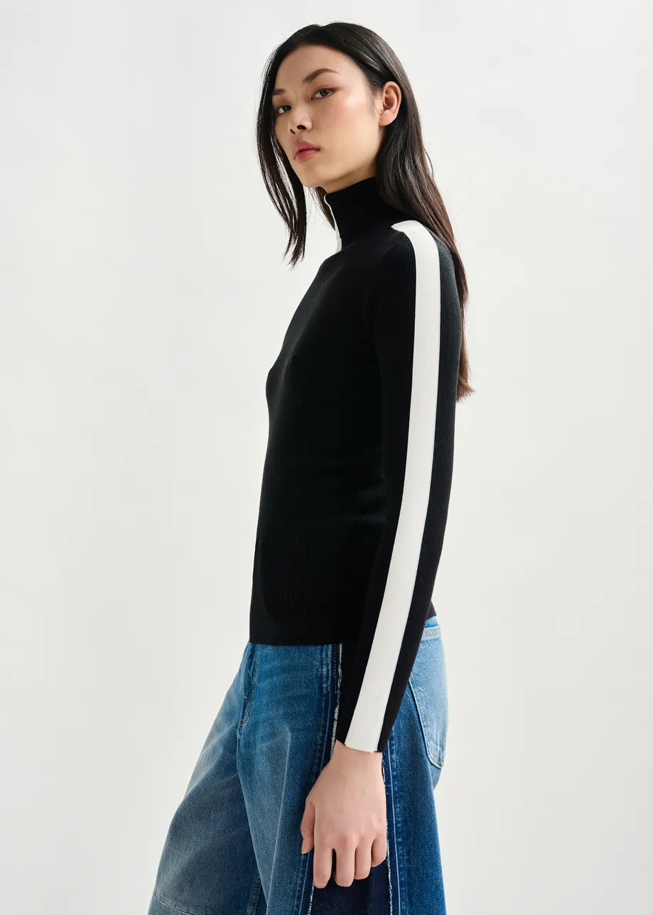 Pull à col roulé brun foncé et bleu
