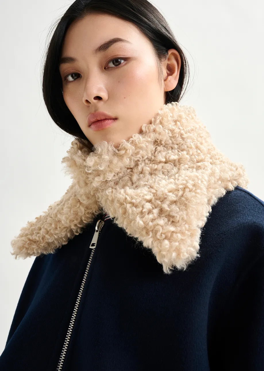 Off-white faux fur tie collar