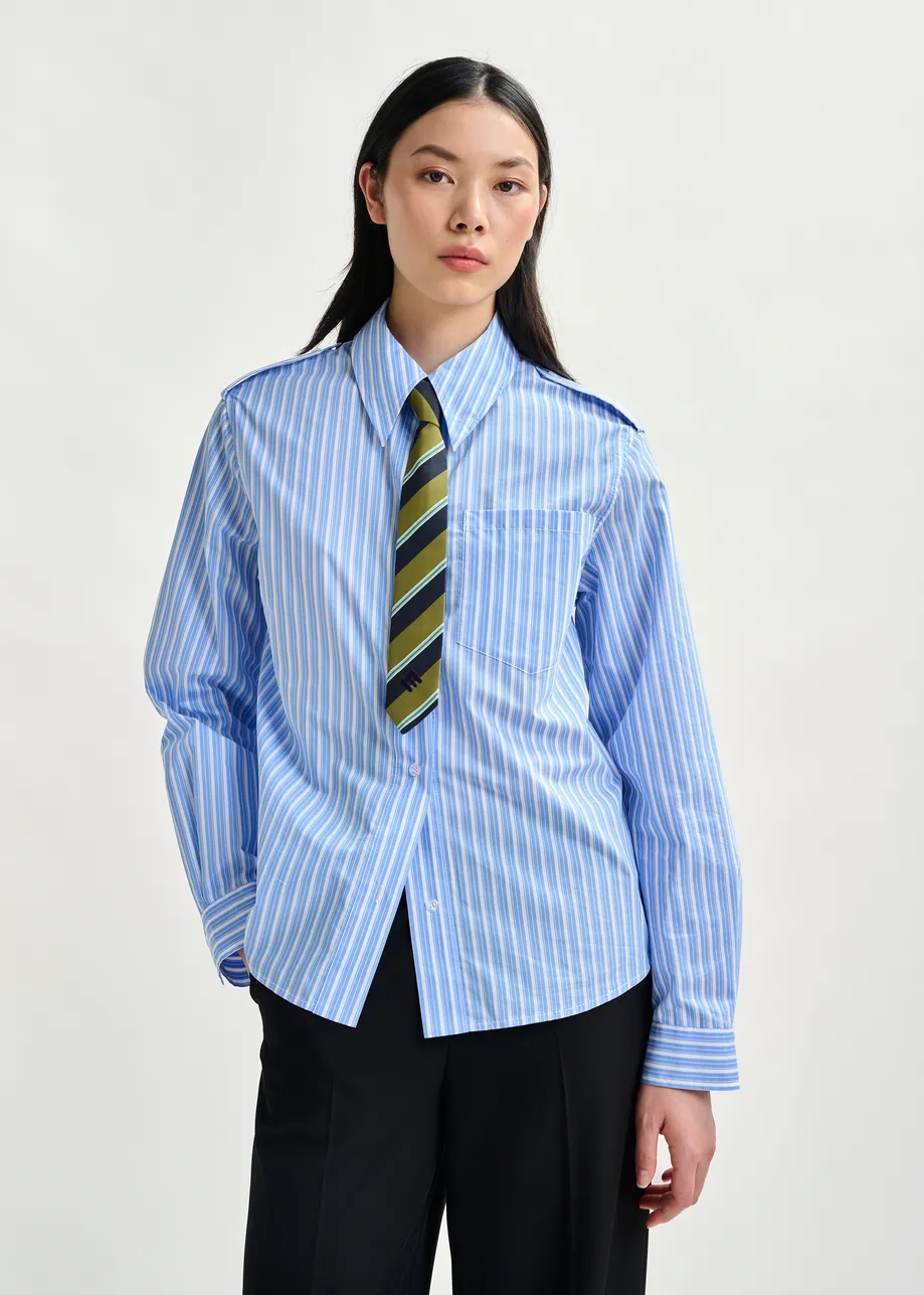 Green, dark blue and light blue striped tie with 'E' logo