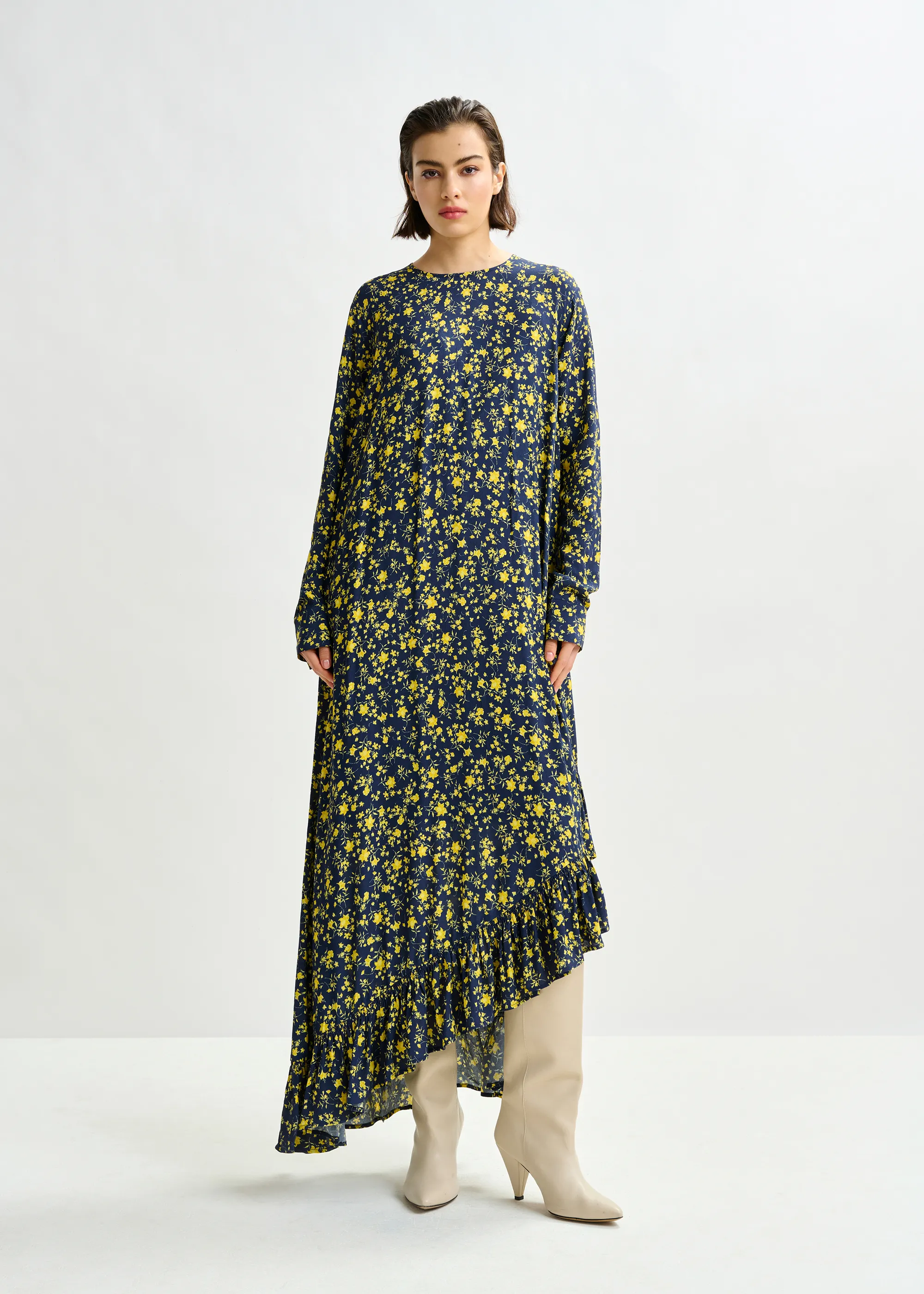 Vestido floral midi asimétrico, azul marino y amarillo Essentiel