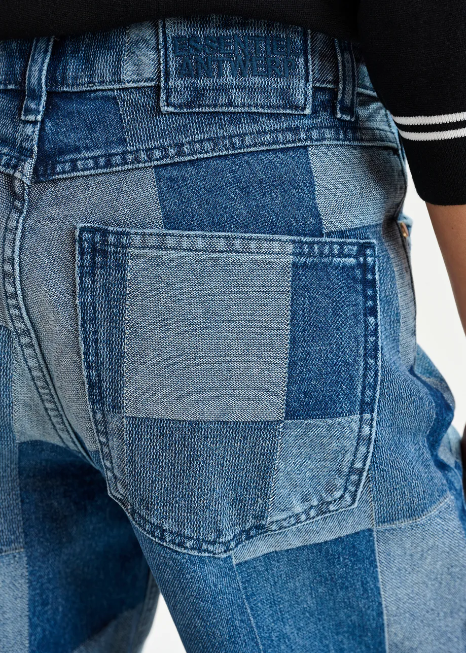 Blauwe patchwork jeans met rechte pijp