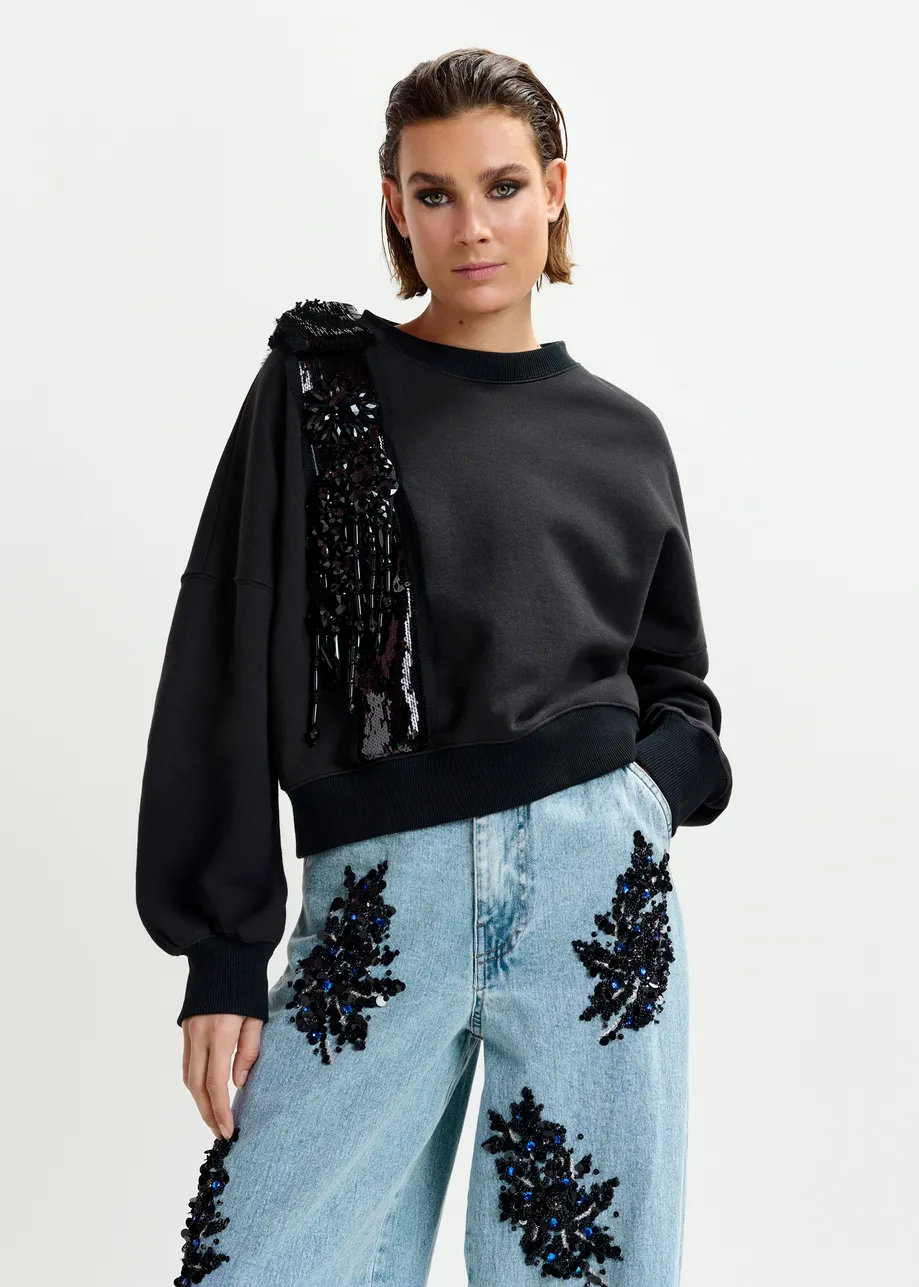 Zwarte katoenen sweater met versierd inzetstuk