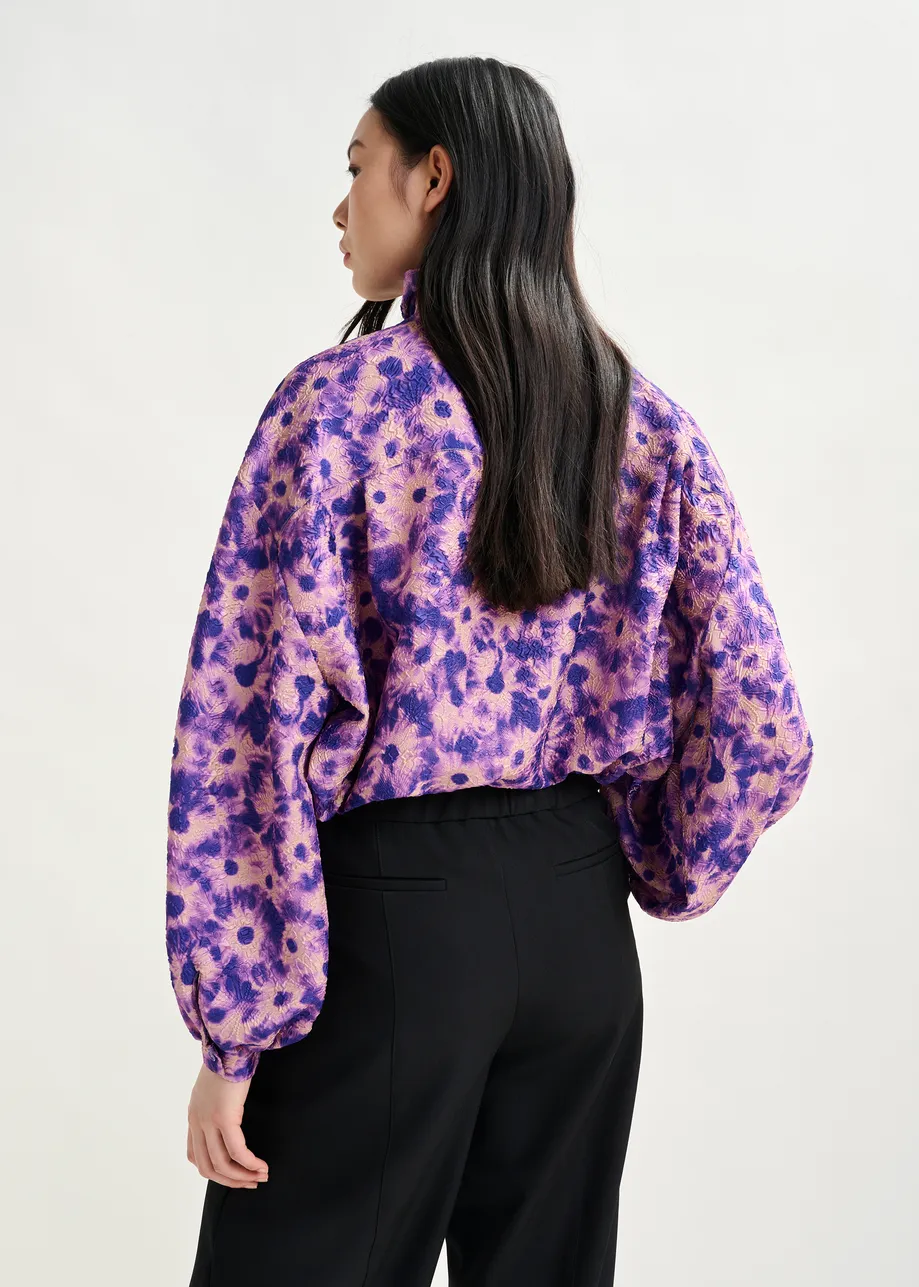 Chemise lavallière en jacquard fleuri rose clair et violette