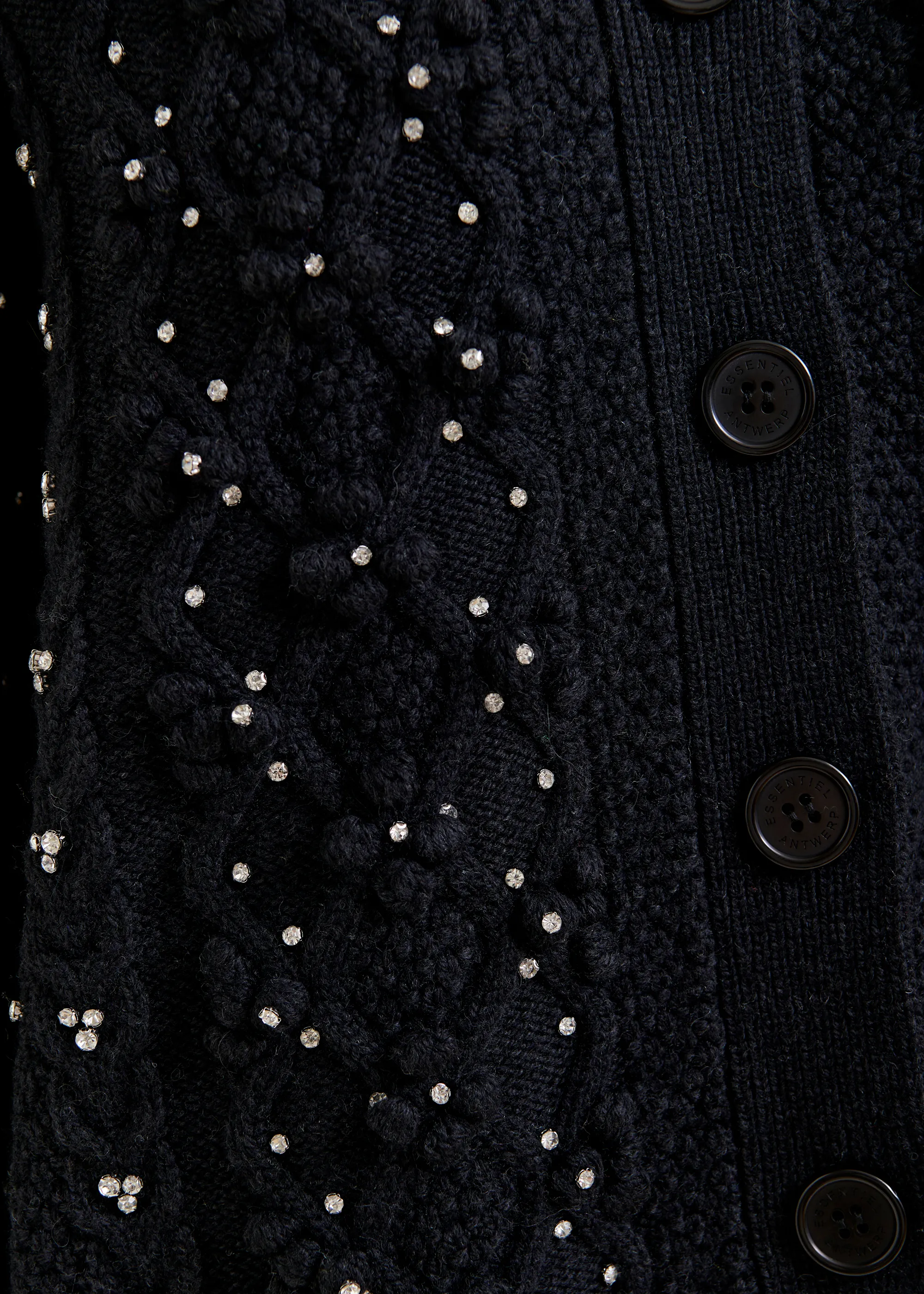 Schwarzer Strickcardigan aus Wollmischgewebe mit Zopfmuster und