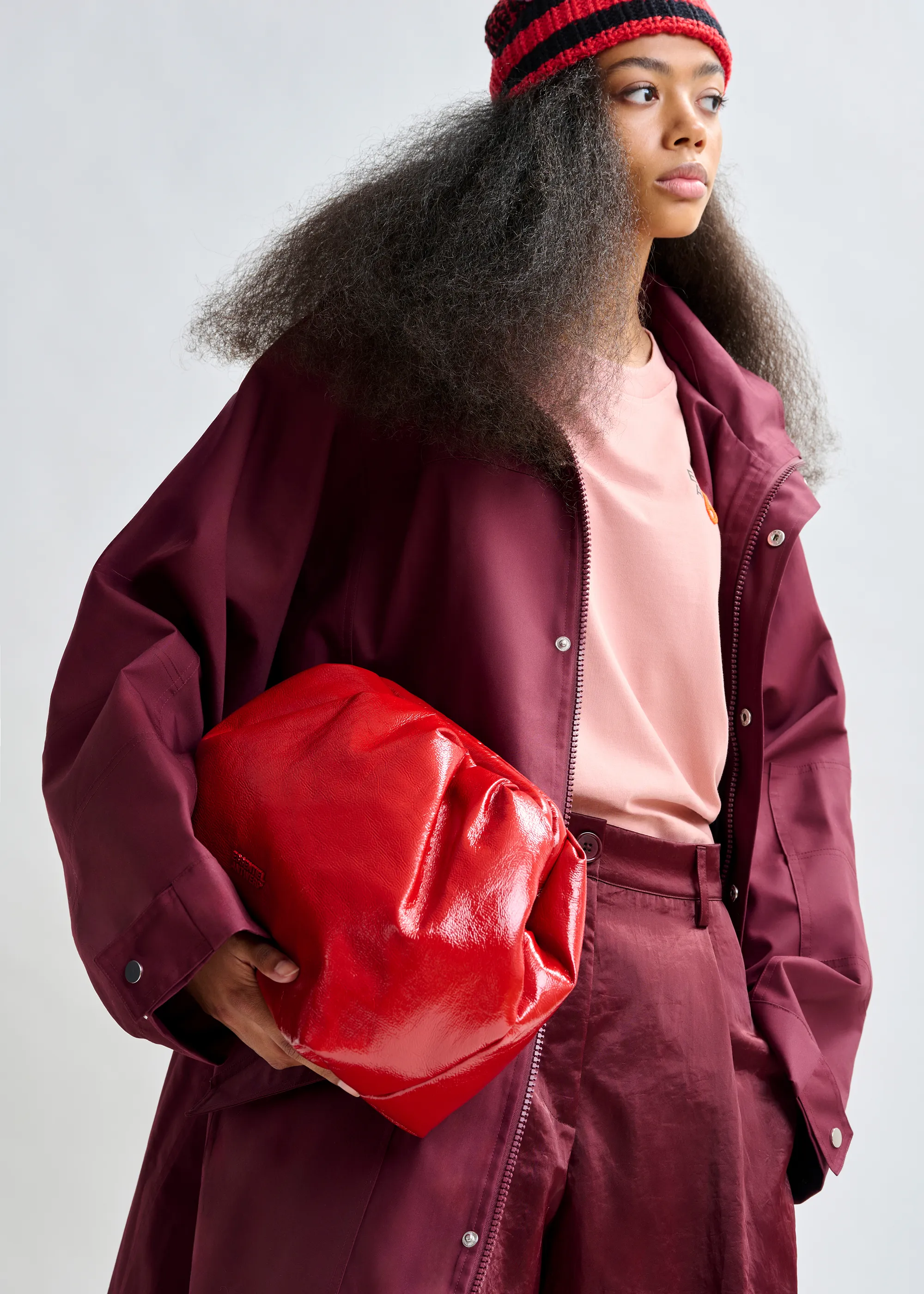 Pochette rouge de taille moyenne Essentiel Antwerp France