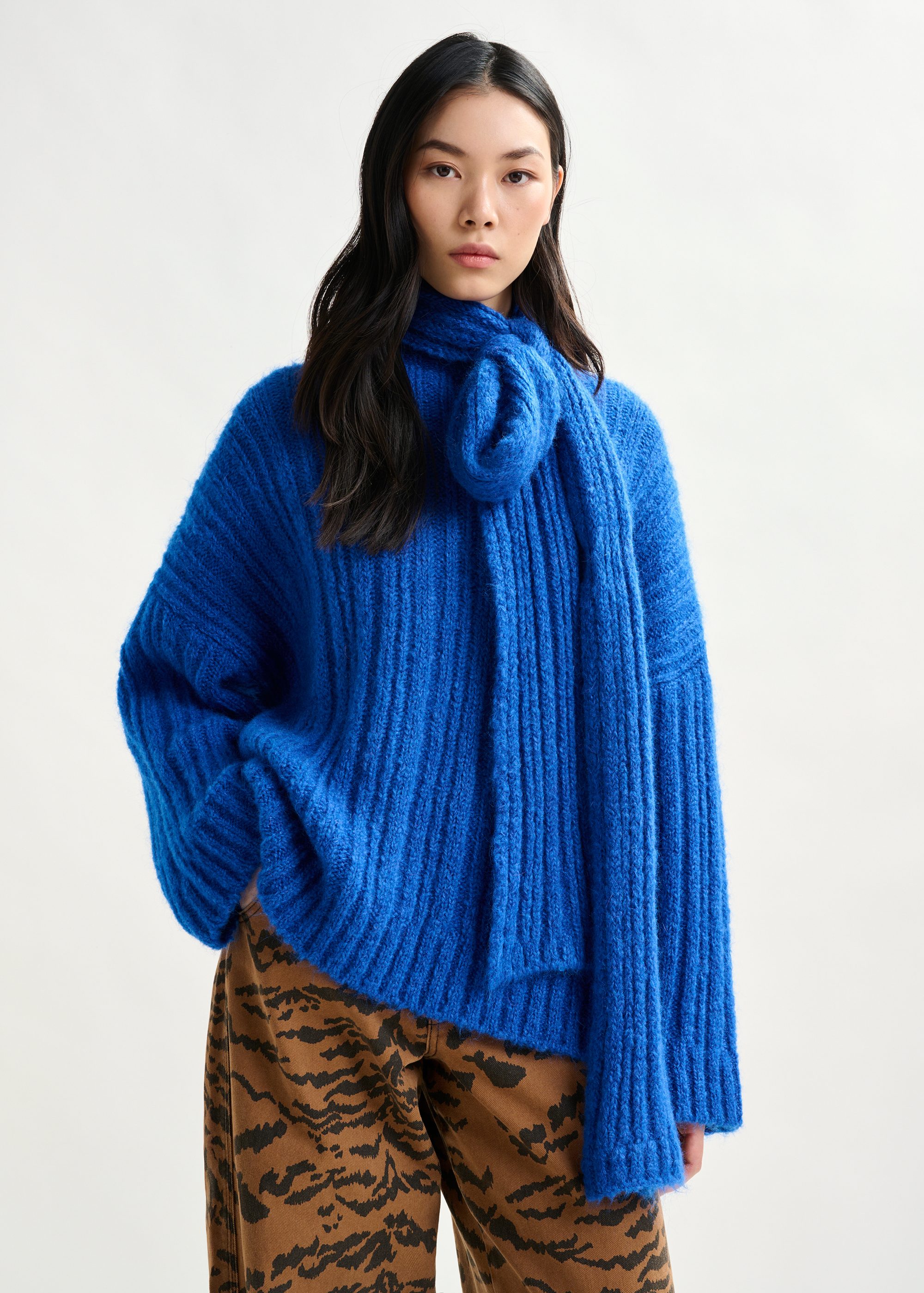 Blue mohair-blend ribbed sweater with pussy-bow tie | Essentiel
