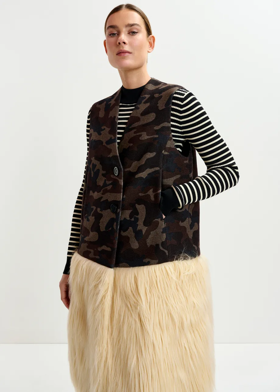 Khaki, beige and black camouflage wool-blend sleeveless jacket with  off-white faux fur