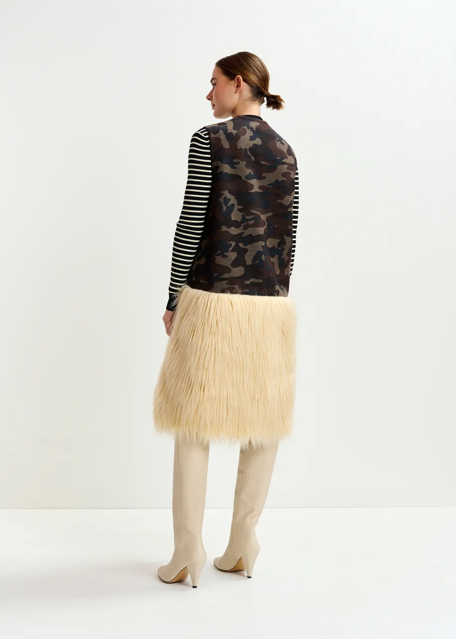 Khaki, beige and black camouflage wool-blend sleeveless jacket with  off-white faux fur