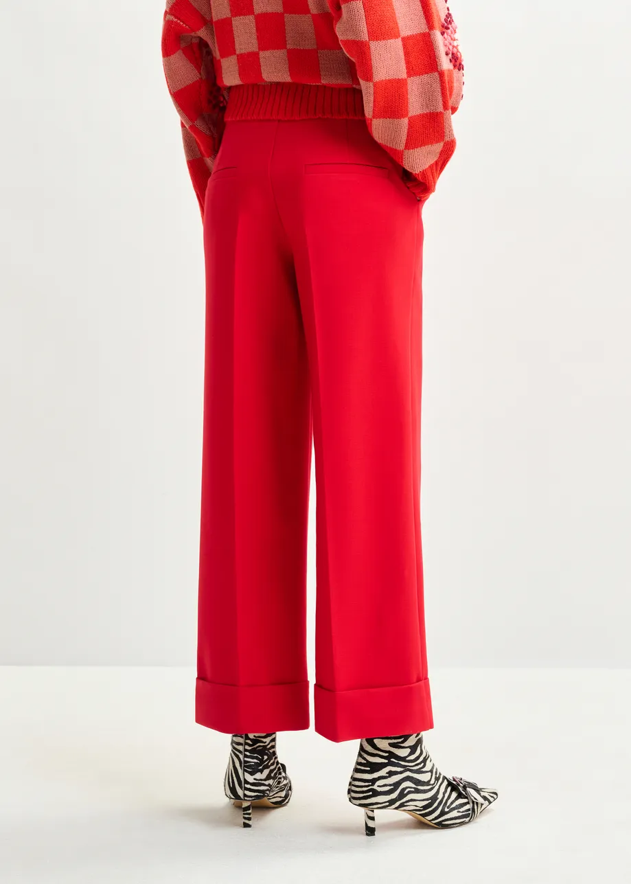 Red cropped pants with folded cuffs