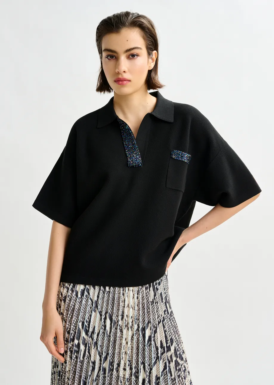 Zwart en blauwe polo met sierkraag