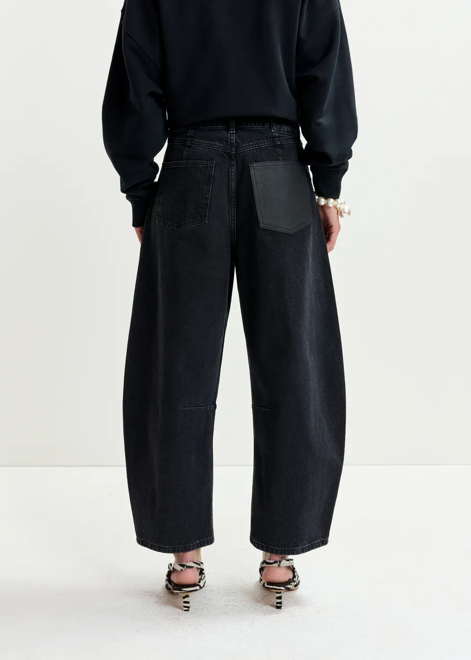 Zwarte biokatoenen cropped jeans met barrel-pijp