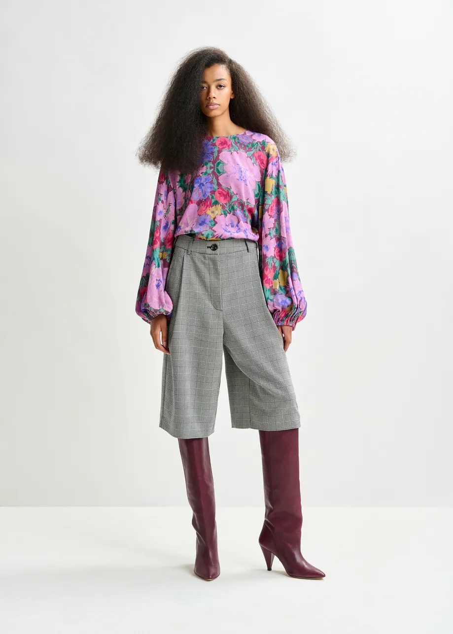 Checked grey and black pleated wide-leg bermuda pants